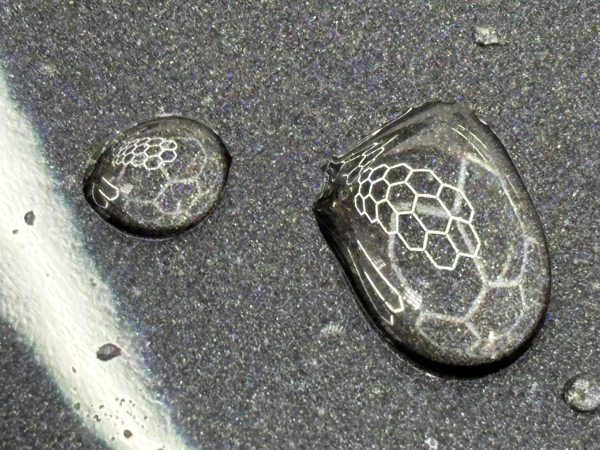 Gotas de agua sobre una pintura con tratamiento cerámico